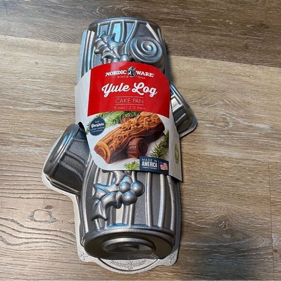 Nordic Ware Buche De Noel Yule Log Christmas baking Pan bakeware 9 cups NEW - Picture 1 of 10